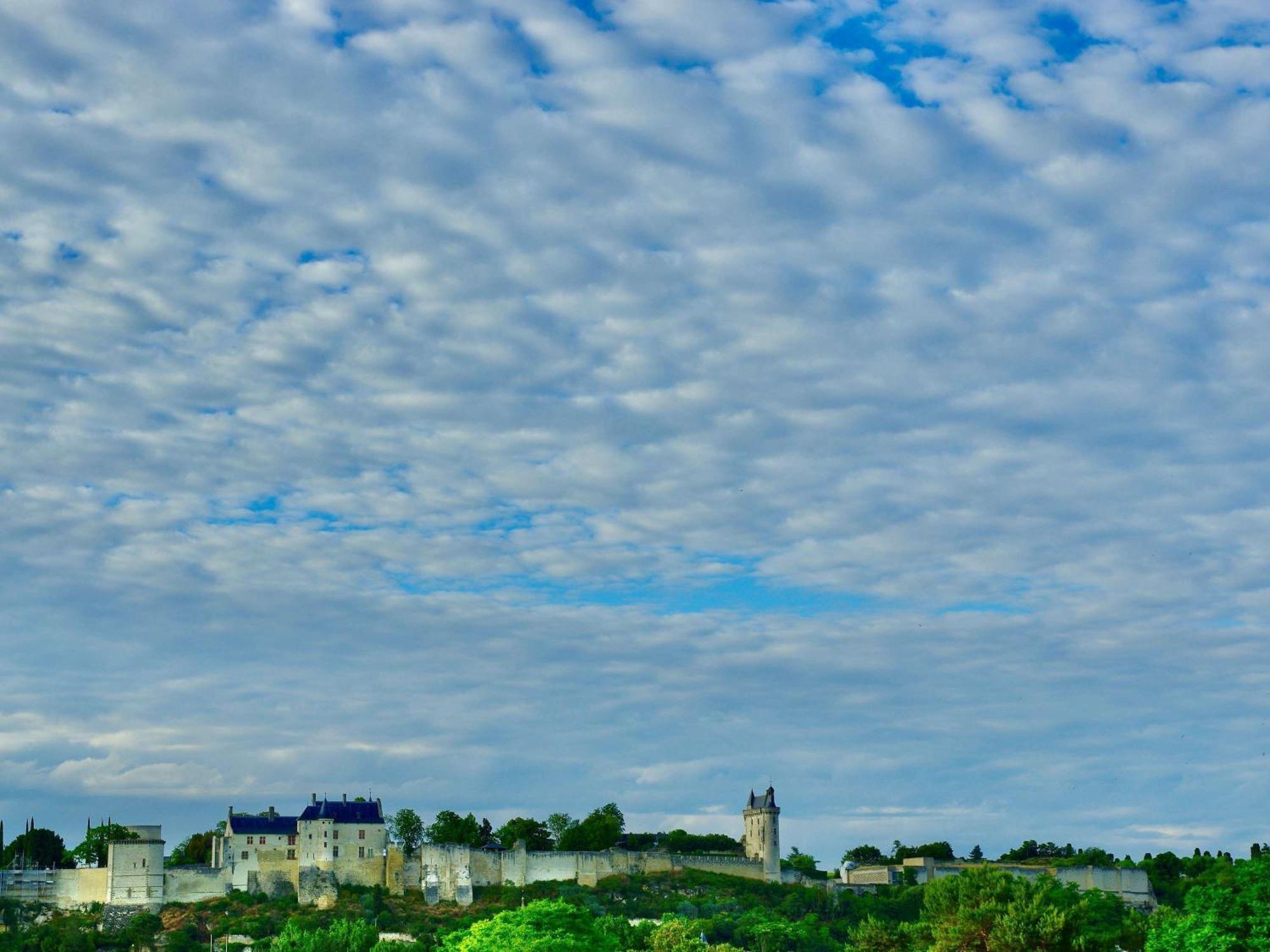 Ibis Styles Chinon Exterior foto