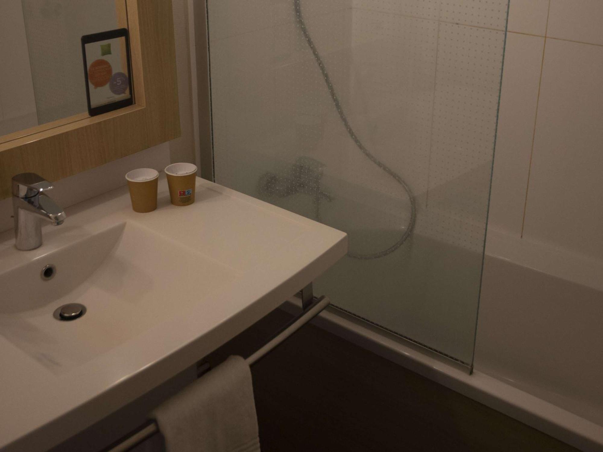 Ibis Styles Chinon Exterior foto