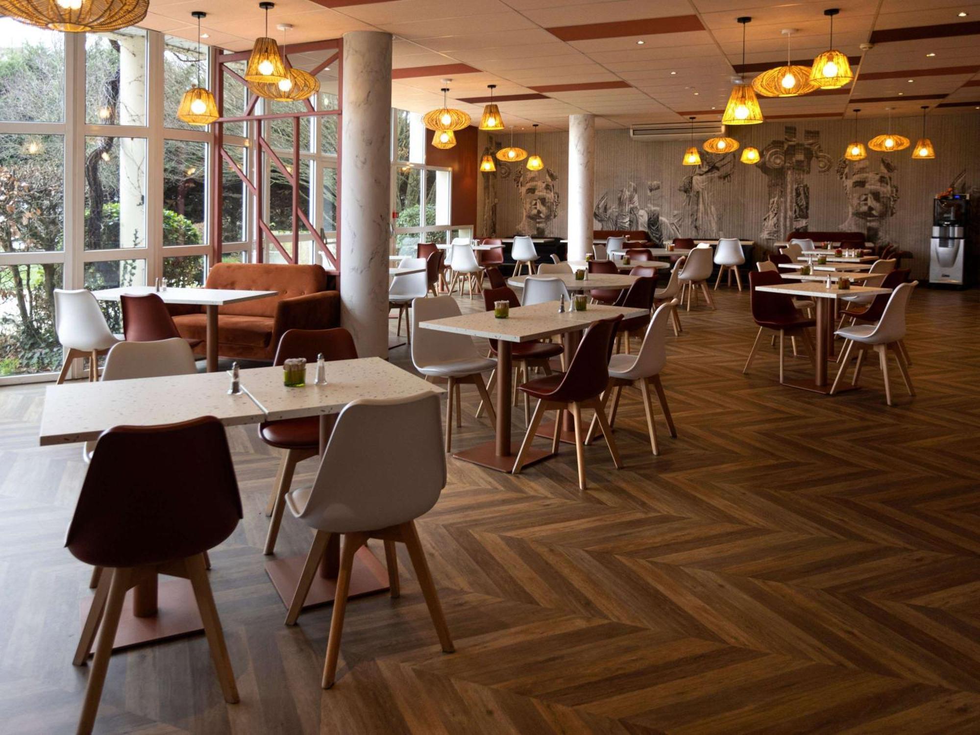 Ibis Styles Chinon Exterior foto