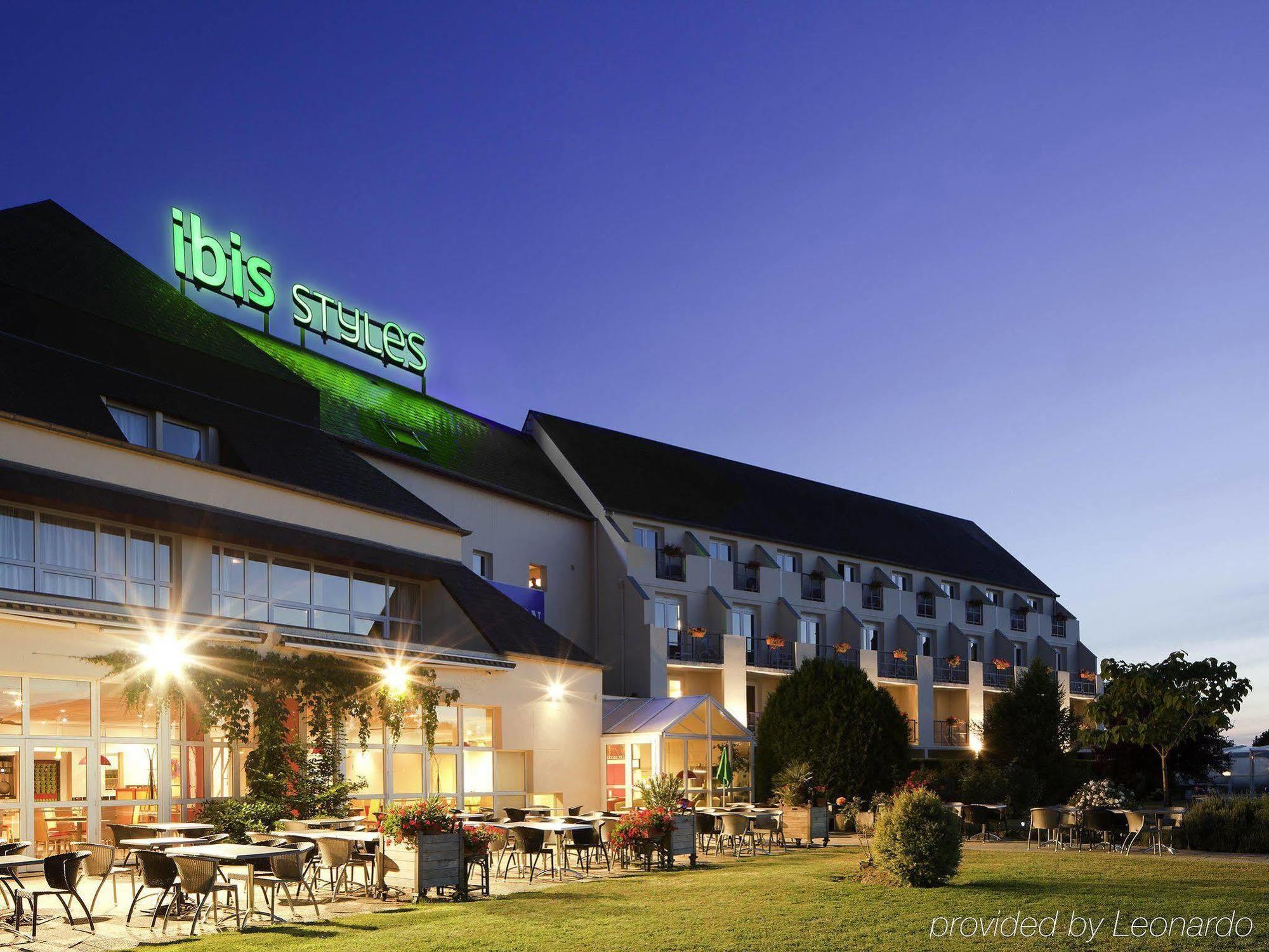 Ibis Styles Chinon Exterior foto