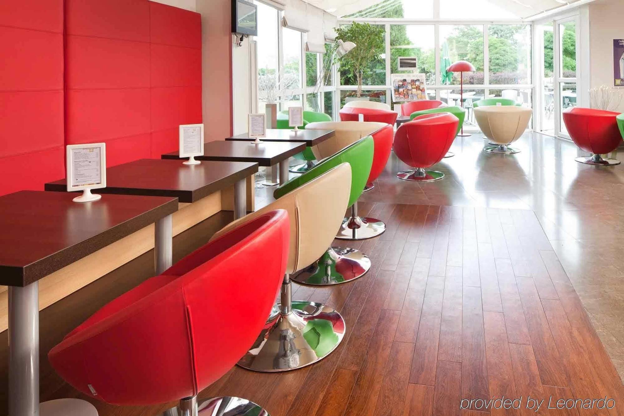 Ibis Styles Chinon Exterior foto