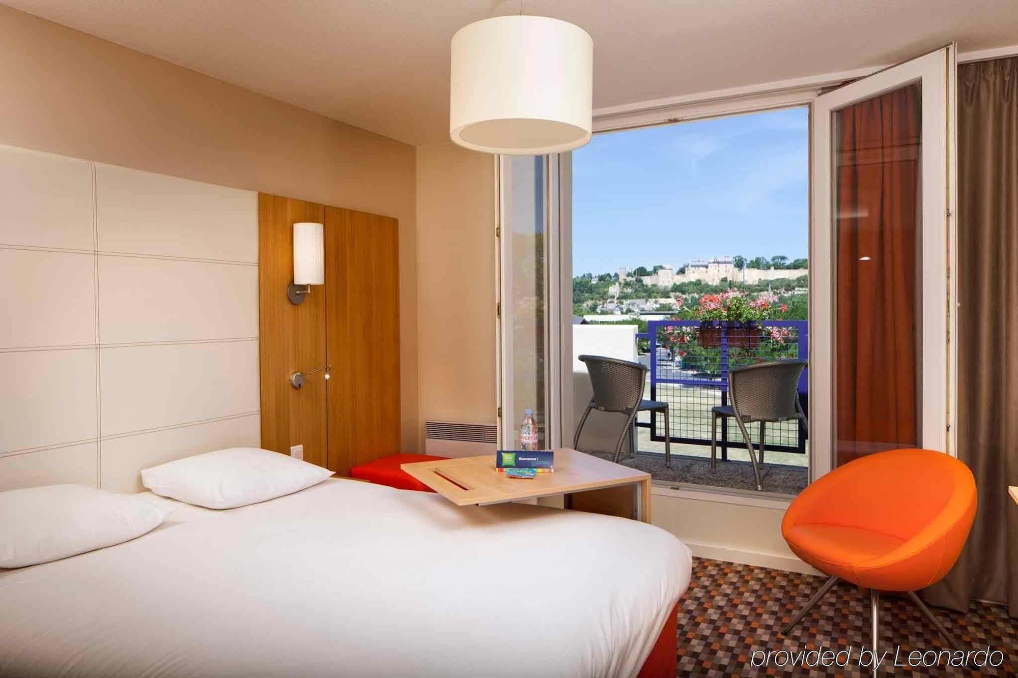 Ibis Styles Chinon Exterior foto